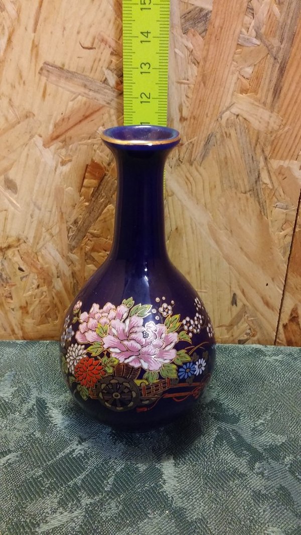 asiatische kobaltblaue Vase mit Blumenmotiv