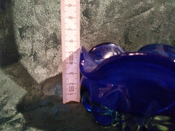 Welliger blauer kleiner Aschenbecher aus Glas