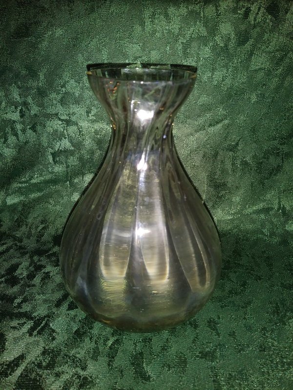 Kleine zeitlose Vase gräulich gefärbt