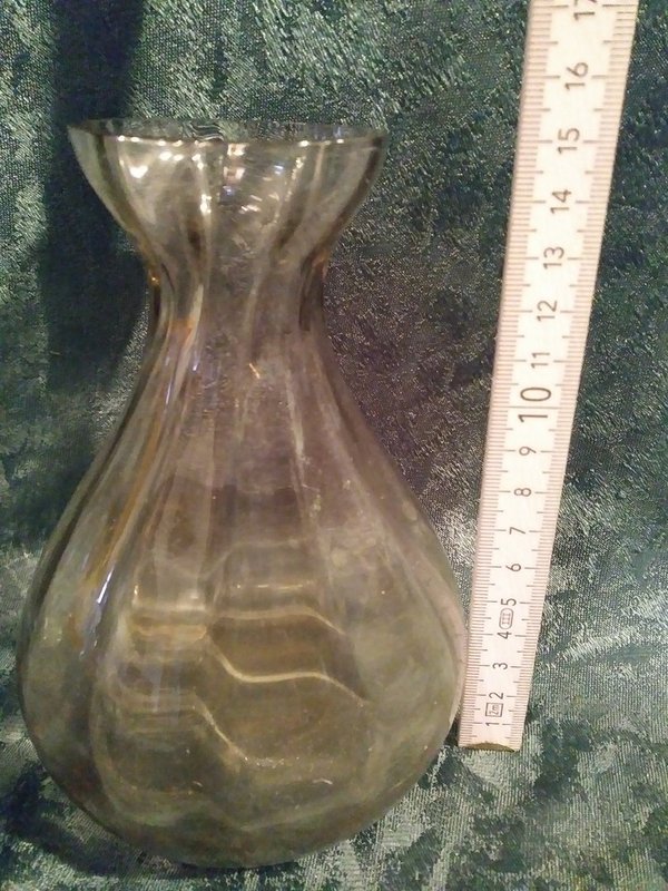 Kleine zeitlose Vase gräulich gefärbt