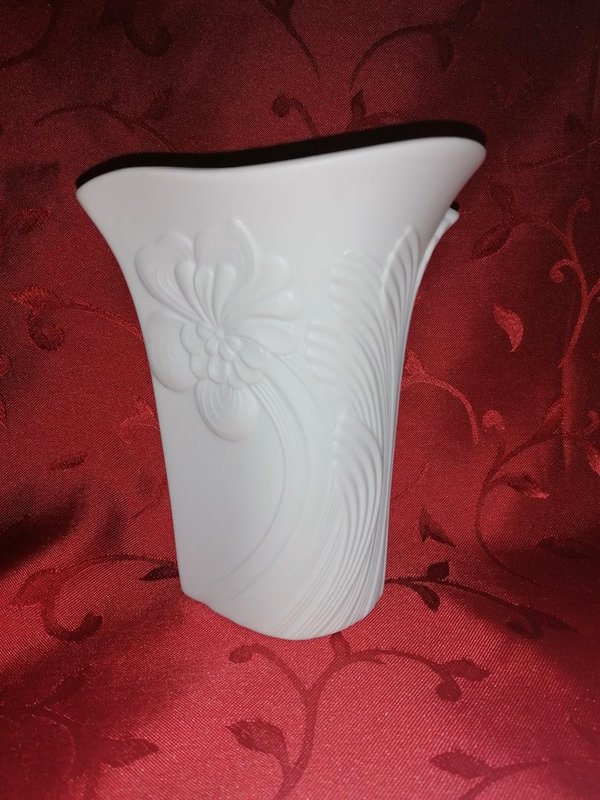 Florale Vase Bisquitporzellan AK Kaiser